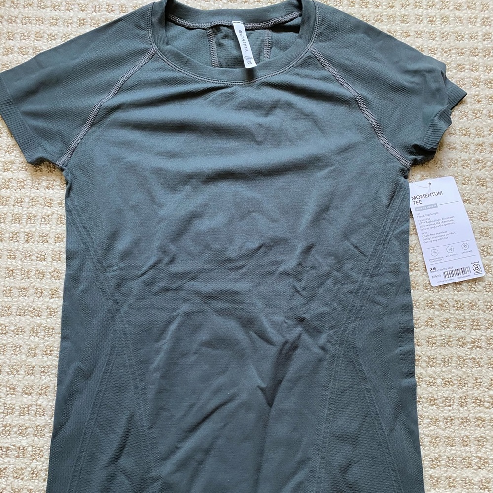 NWT Athleta Momentum Tee